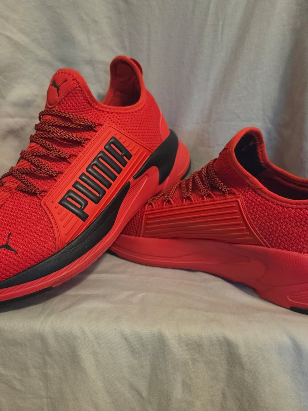 Puma red Athletic Sneakers tennis shoes, Men’s 12